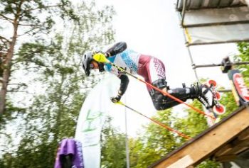 JŪLIJA IZSKAŅĀ IKŠĶILE PIEKTO REIZI UZŅEMS PASAULES KAUSA POSMU SKRITUĻSLALOMĀ